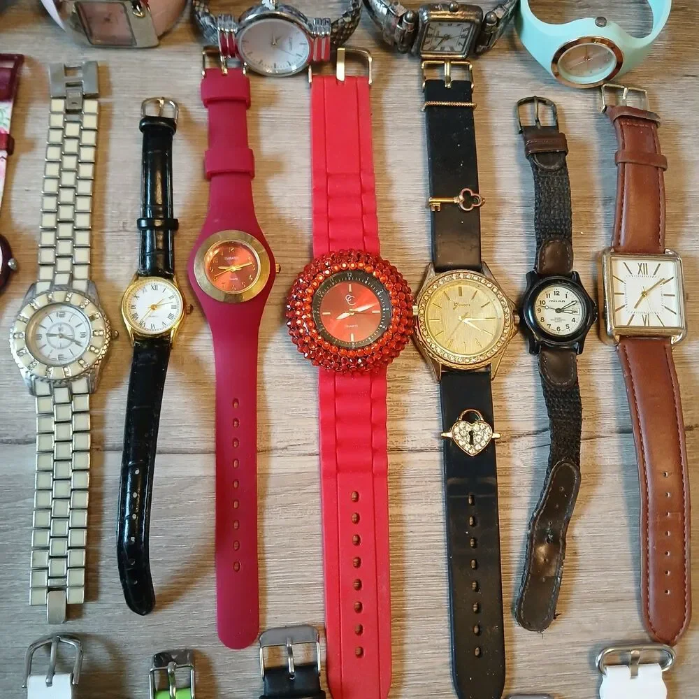 Huge Watch Lot of 40+ Mixed Brands Vintage & Modern Parts/Repair Untested-Box D3